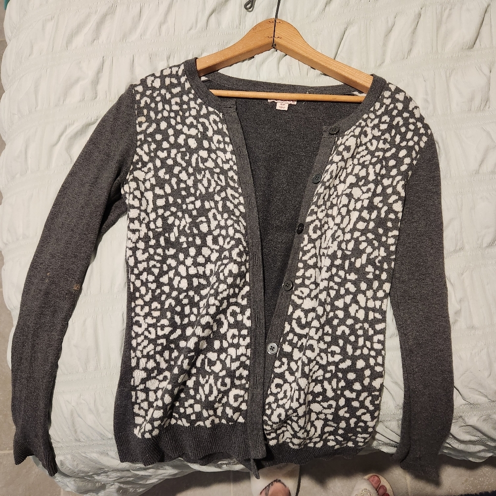 Grey and white cheetah cardigan | Small